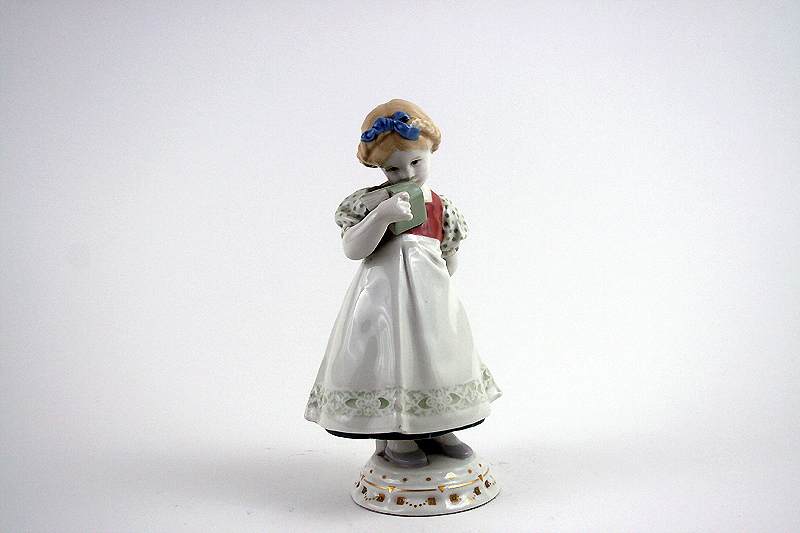 "KPM Berlin" Porzellanfigur von "Martin Fritsche" "Schulmädchen"
