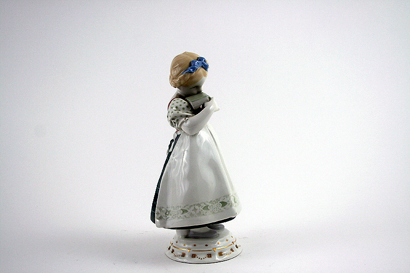 "KPM Berlin" Porzellanfigur von "Martin Fritsche" "Schulmädchen"