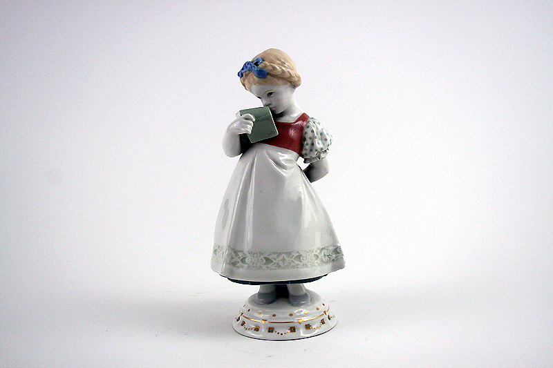 "KPM Berlin" Porzellanfigur von "Martin Fritsche" "Schulmädchen"