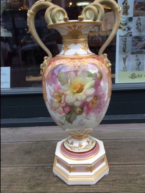 Urbino-Vase mit Schlangenhenkeln, Weichmalerei