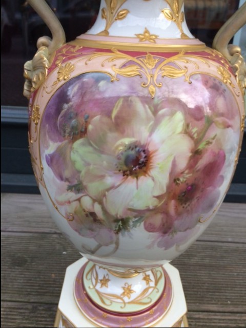 KPM Berlin Porzellan Vase mit Weichmalerei