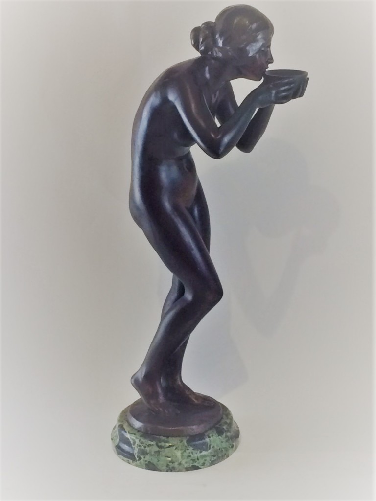 Bronzefigur Prof. Victor Seifert "Die Trinkende"