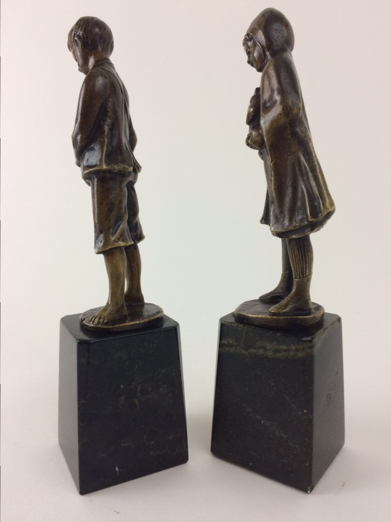 O. Hoffman, kleines Bronzepaar "Knabe" und Mädchen"