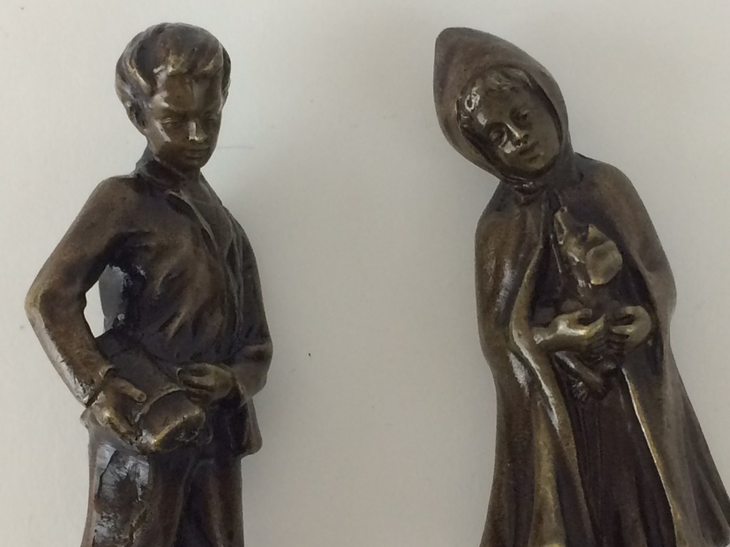 O. Hoffman, kleines Bronzepaar "Knabe" und Mädchen"