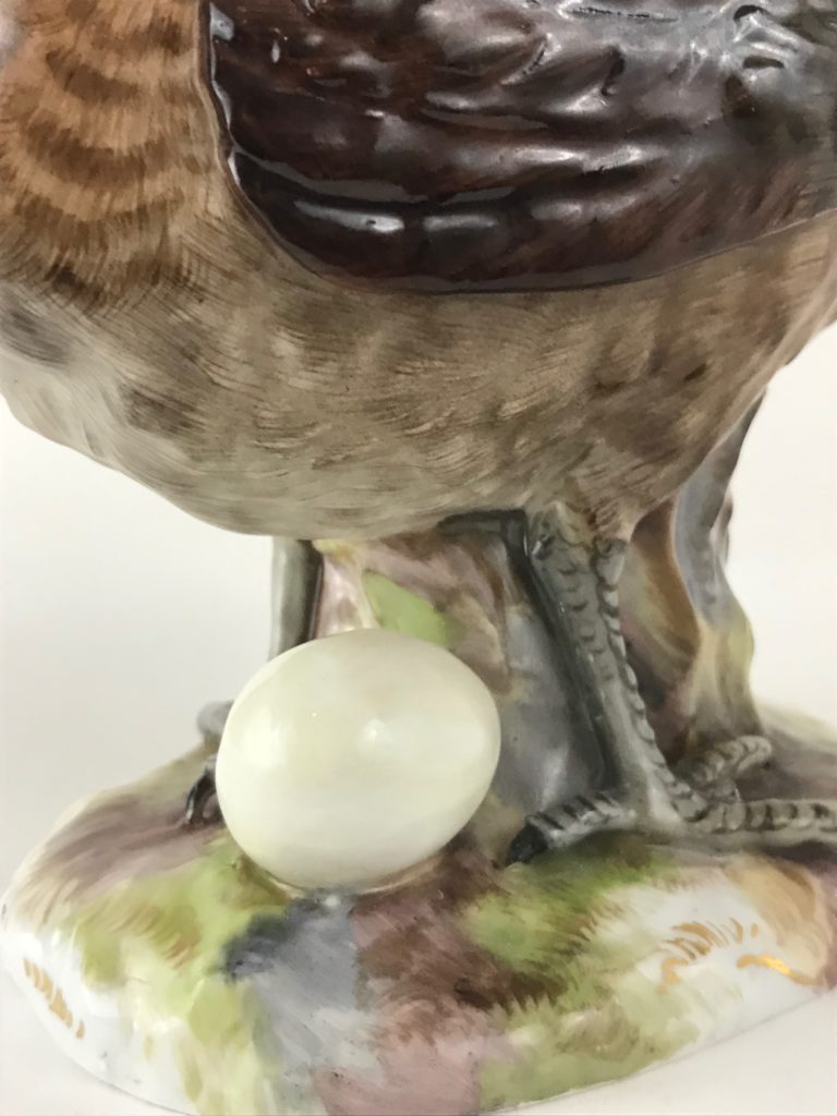 Meissen Vogelfigur Haubenhahn mit Ei", J. J. Kaendler