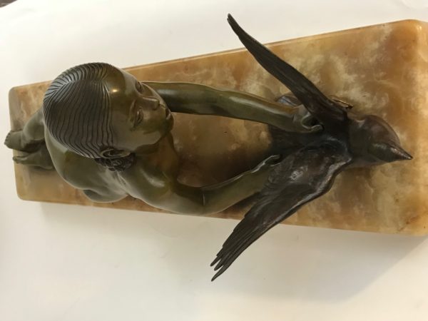 Bronze Richard Fath, Mädchen und Taube, Onyxsockel