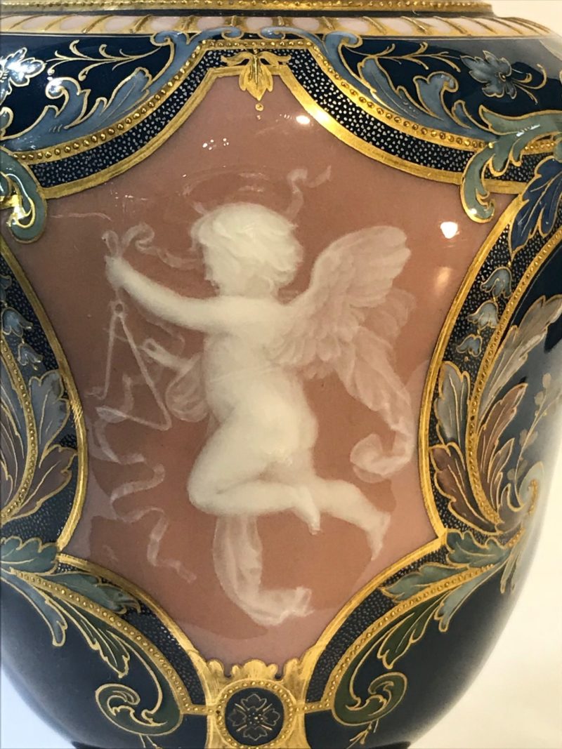 Meissen Pate-sur-Pate Vase um 1900, Emaildekor, Kobaltblaue Fond