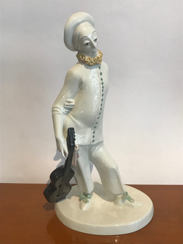 Porzellanfigur "Pierrot mit Gitarre", KPM Berlin nach 1910, Josef Wackerle (1880-1953)