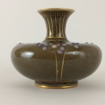 Jugendstil Enghals-Vase, KPM Berlin, Emailmalerei, Reliefgold und marmorierter Laufglasur