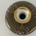 Jugendstil Enghals-Vase, KPM Berlin, Emailmalerei, Reliefgold und marmorierter Laufglasur