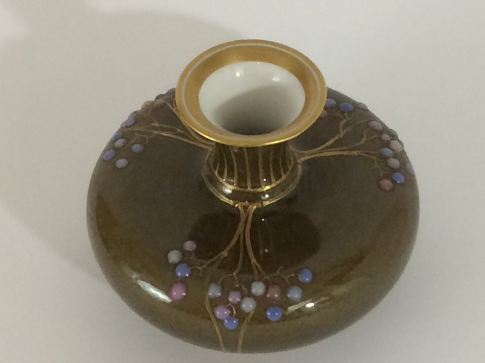Jugendstil Vase, KPM Berlin, Emaimalerei, Reliefgold, marmorierte Laufglasur