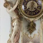 Eine prunkvolle KPM Berlin Weichmalerei Uhr