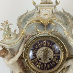 Eine prunkvolle KPM Berlin Weichmalerei Uhr