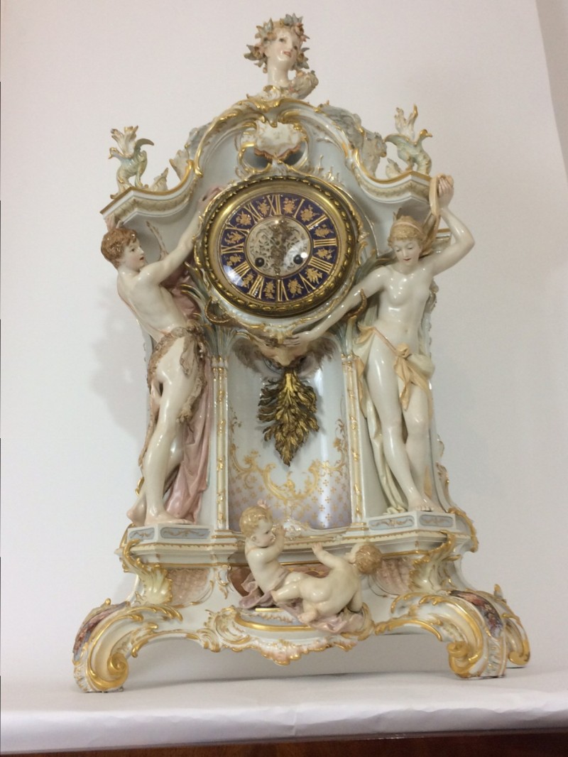 Eine prunkvolle KPM Berlin Weichmalerei Uhr