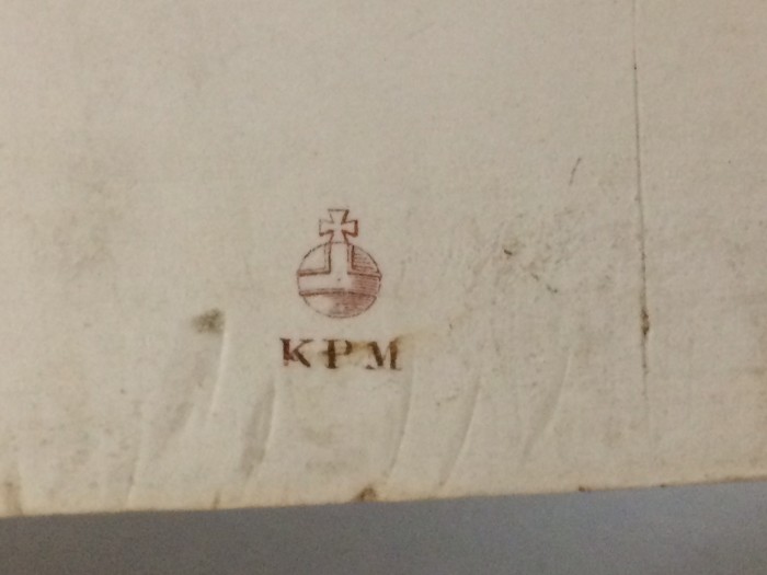 Eine prunkvolle KPM Berlin Weichmalerei Uhr