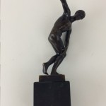 Kleine Bronzefigur "Der Diskuswerfer"