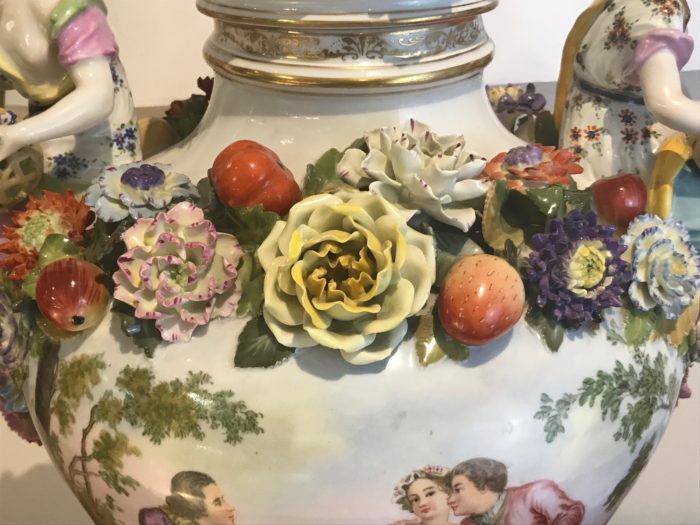 Dresden-Potschappel Vase, mit Malerei nach Watteu