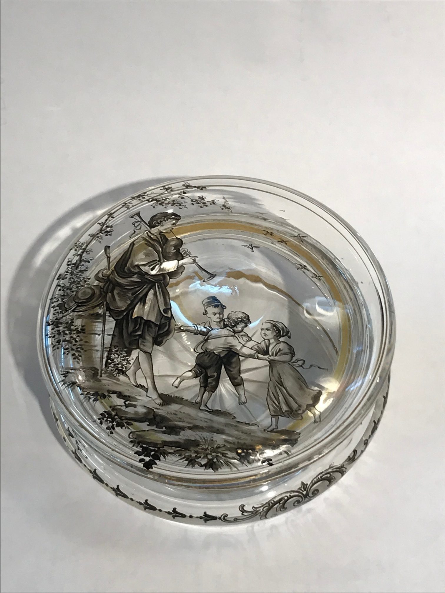 ⛰GlasFliesenmalerei 【Kätzchen】von M.Horn Schwarzlot Deckeldose. Glasfabrik Steinschönau um 1920.